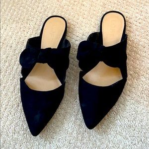 Bow slide flat mule